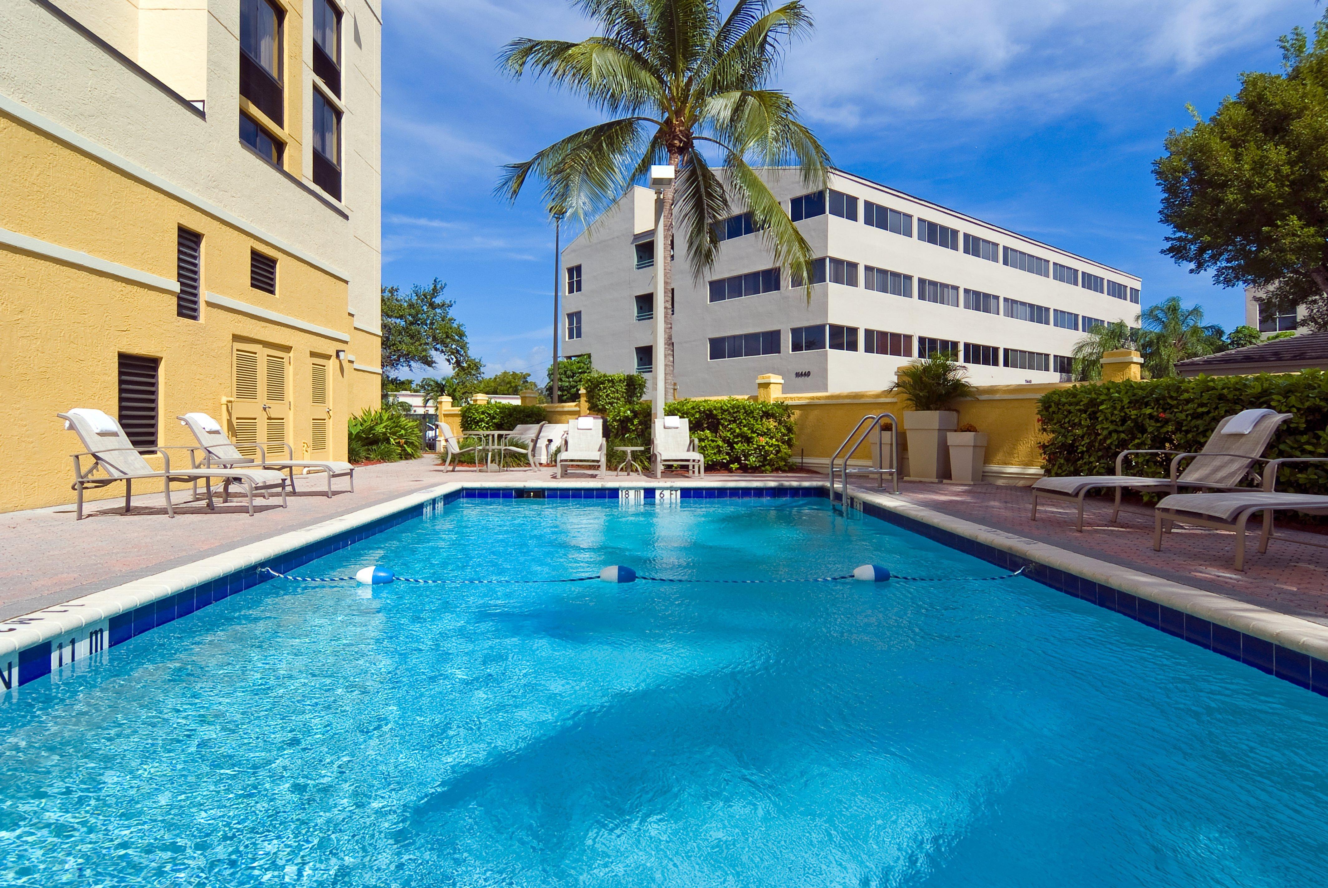 Holiday Inn Express Hotel & Suites Kendall East-Miami By Ihg Exterior foto