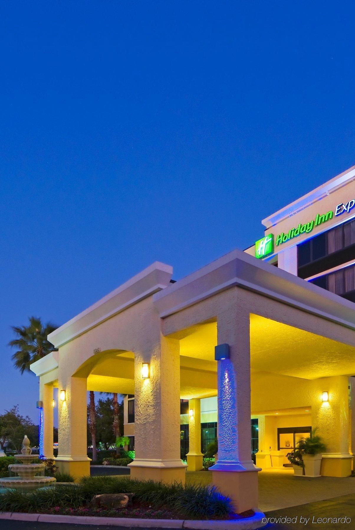 Holiday Inn Express Hotel & Suites Kendall East-Miami By Ihg Exterior foto